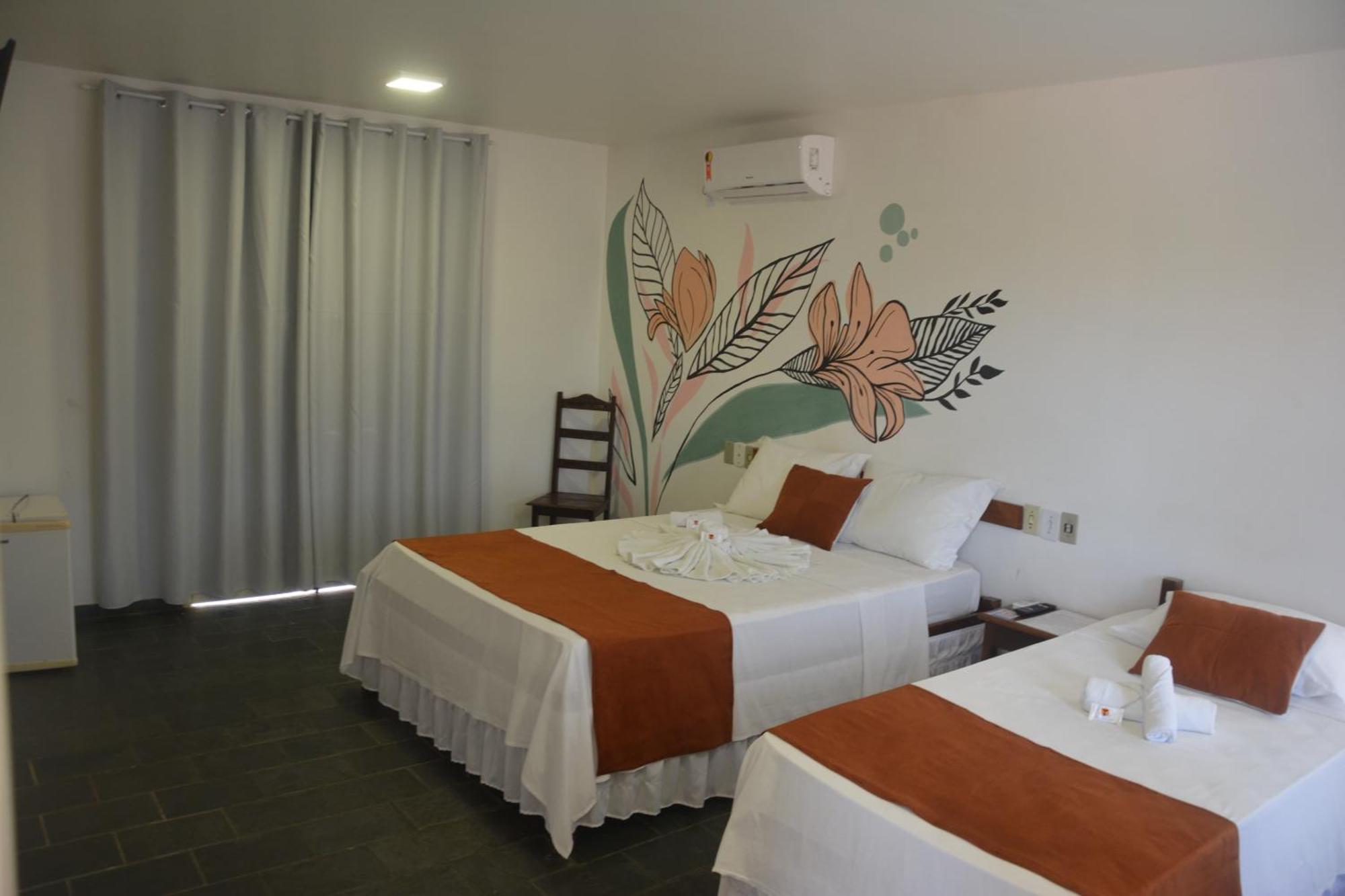 Hotel Brisa Dos Abrolhos Alcobaca Exterior photo